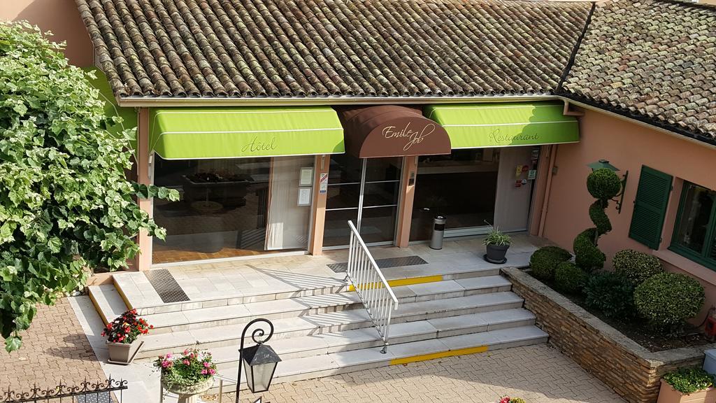 Hotel Restaurant Emile Job Montmerle-sur-Saone エクステリア 写真