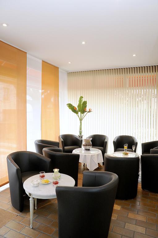 Hotel Restaurant Emile Job Montmerle-sur-Saone エクステリア 写真