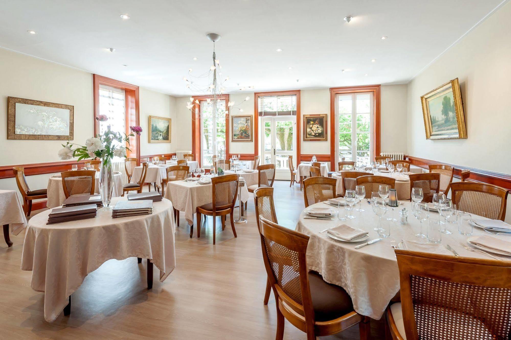Hotel Restaurant Emile Job Montmerle-sur-Saone エクステリア 写真