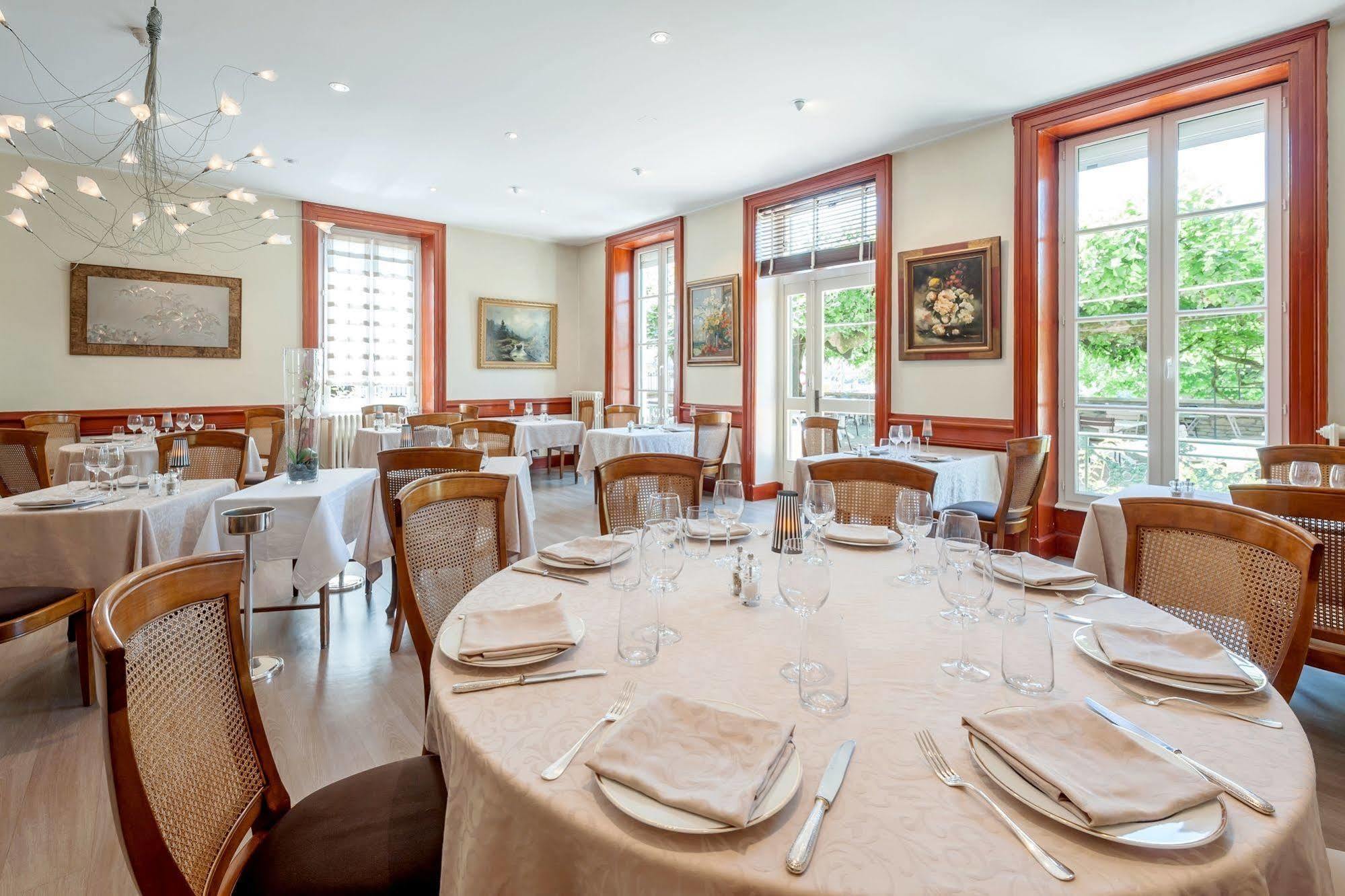 Hotel Restaurant Emile Job Montmerle-sur-Saone エクステリア 写真