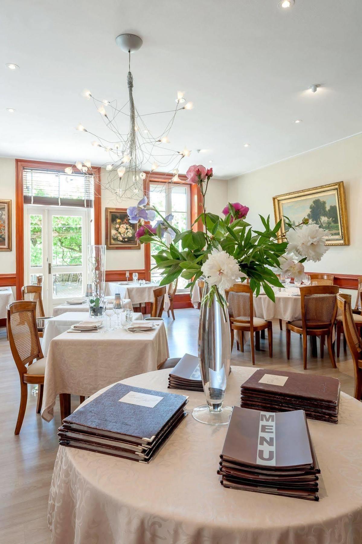 Hotel Restaurant Emile Job Montmerle-sur-Saone エクステリア 写真
