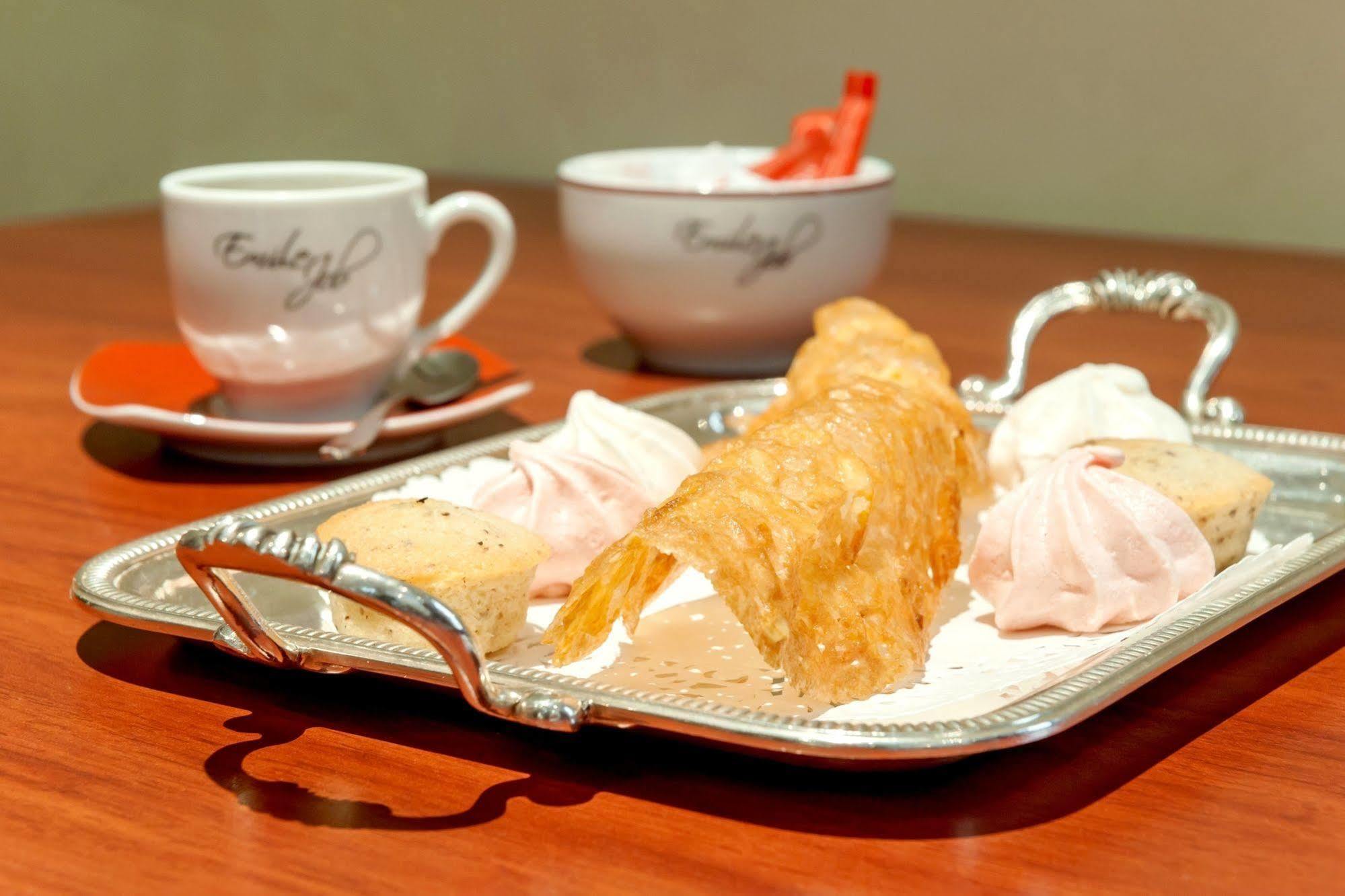 Hotel Restaurant Emile Job Montmerle-sur-Saone エクステリア 写真