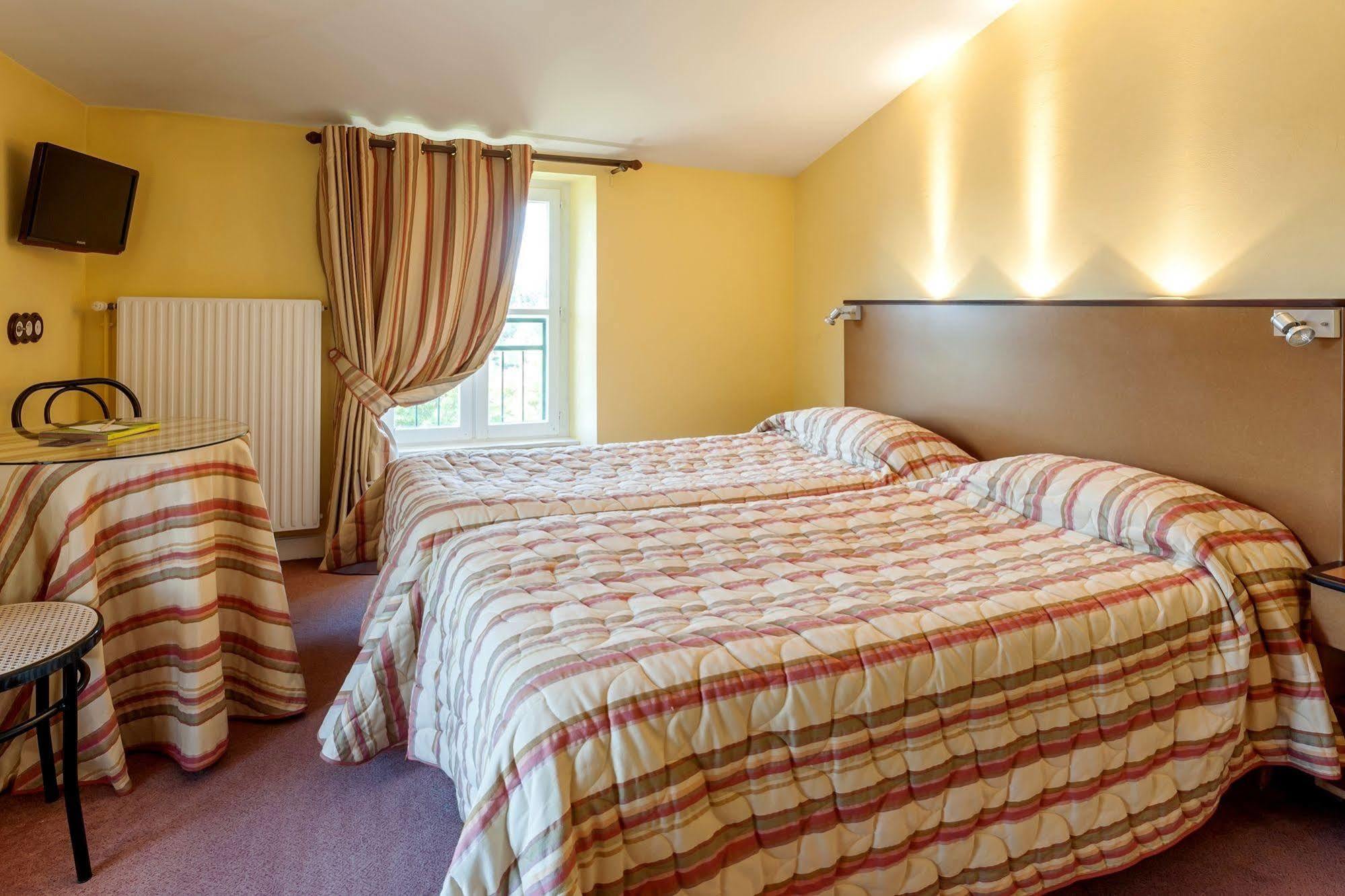 Hotel Restaurant Emile Job Montmerle-sur-Saone エクステリア 写真