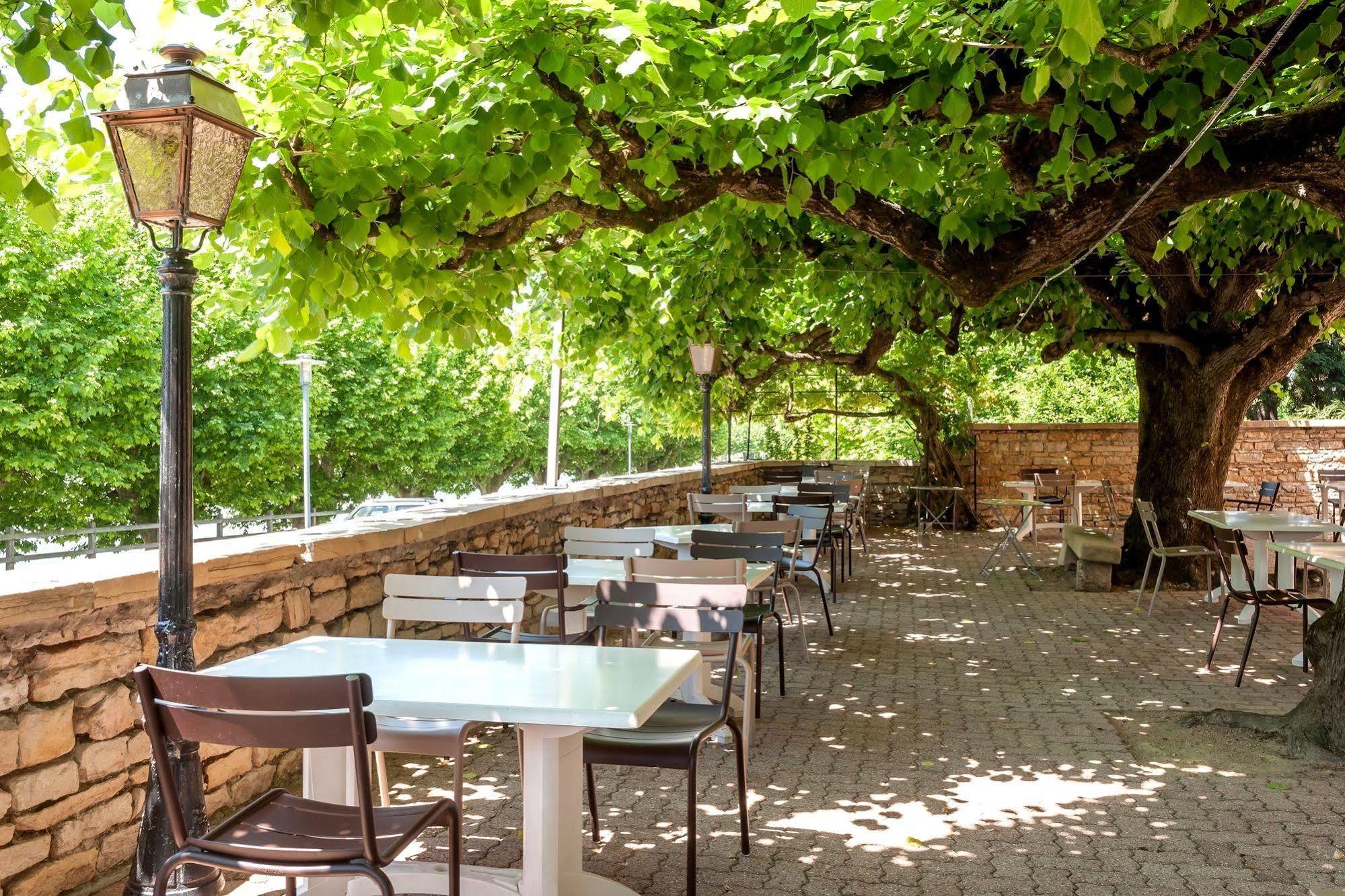 Hotel Restaurant Emile Job Montmerle-sur-Saone エクステリア 写真