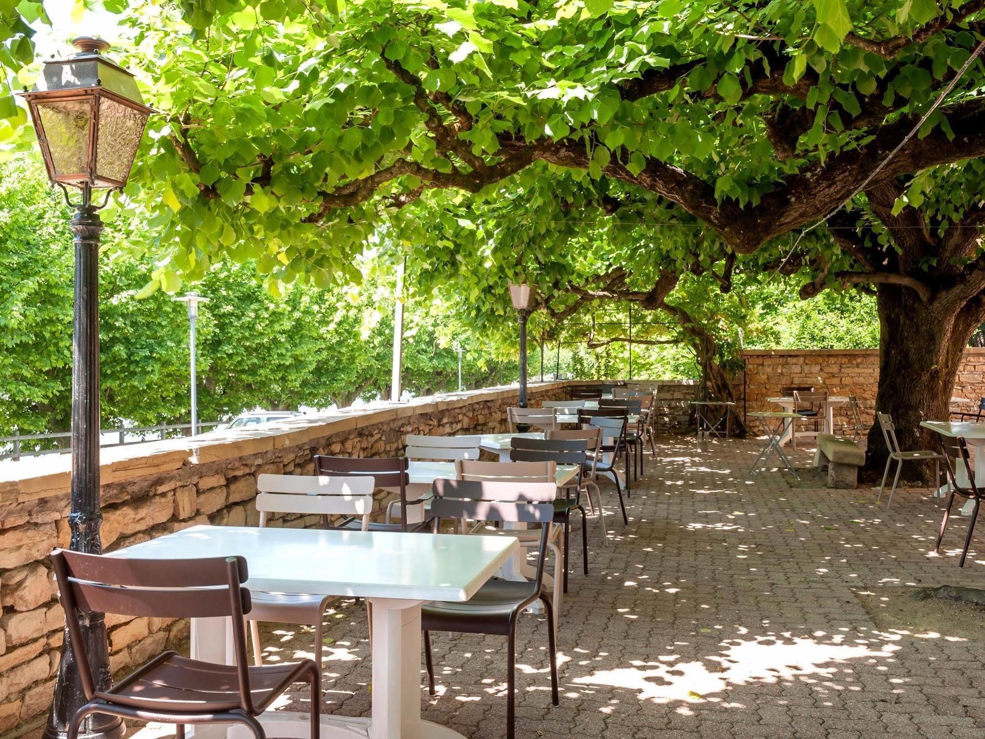 Hotel Restaurant Emile Job Montmerle-sur-Saone エクステリア 写真