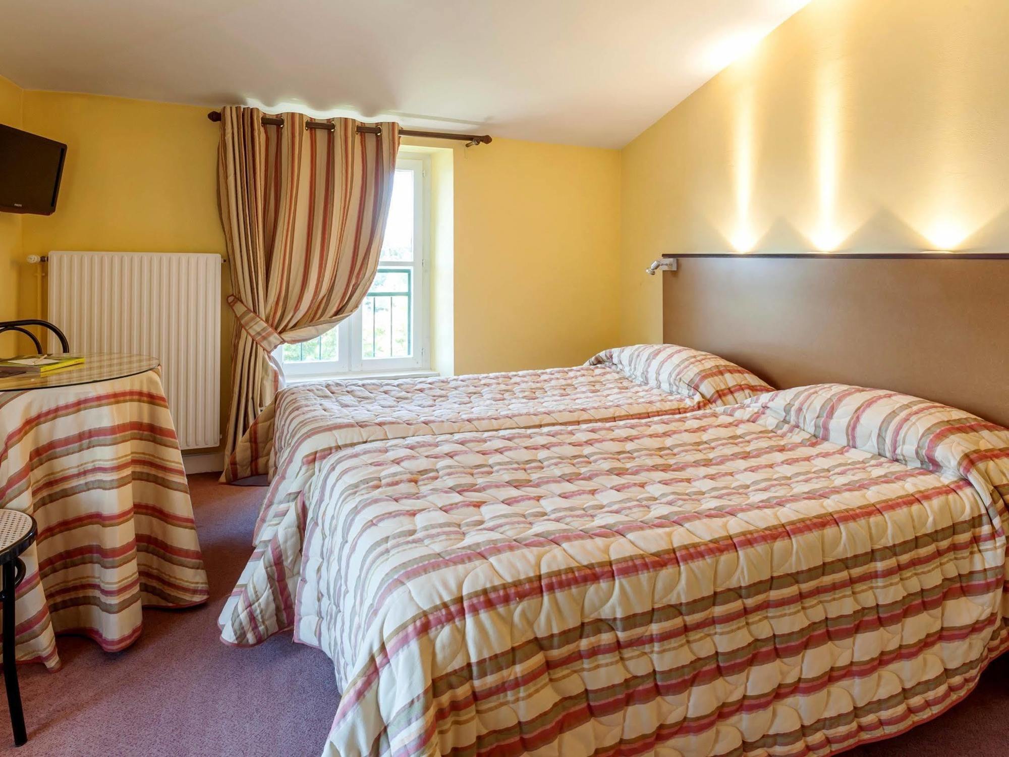 Hotel Restaurant Emile Job Montmerle-sur-Saone エクステリア 写真