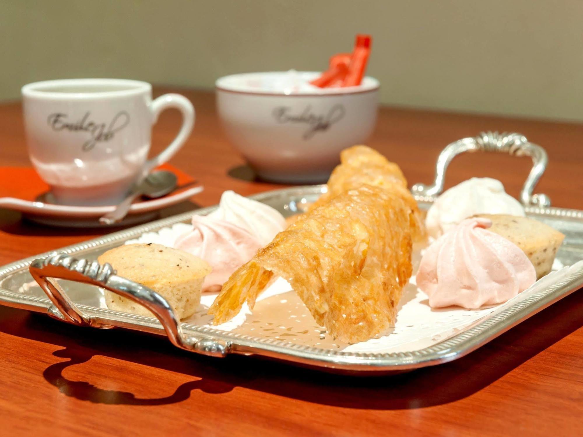 Hotel Restaurant Emile Job Montmerle-sur-Saone エクステリア 写真