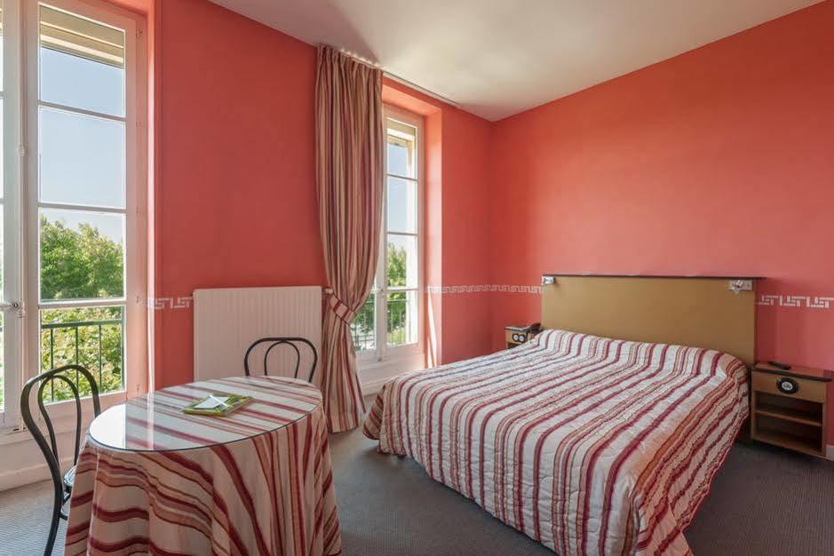 Hotel Restaurant Emile Job Montmerle-sur-Saone エクステリア 写真